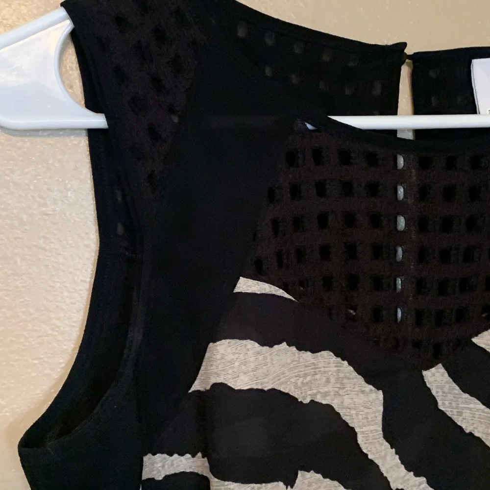 CAbi style 5046 tivoli animal print sleeveless top size XS - Picture 2 of 4